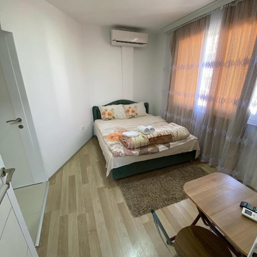 Venecia Plaza Struga Hotel Bagian luar foto